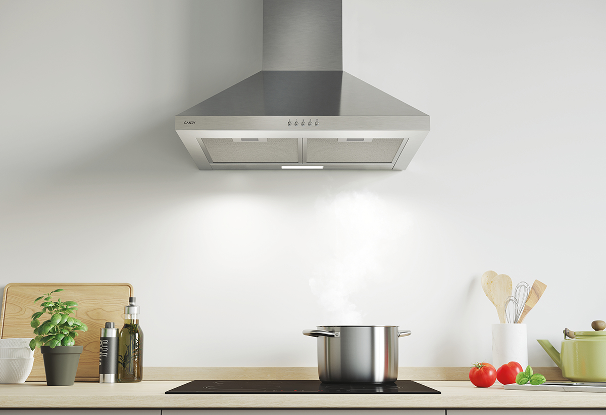 Απεικονίζεται ο απορροφητήρας εγκατεστημένος στην κουζίνα.